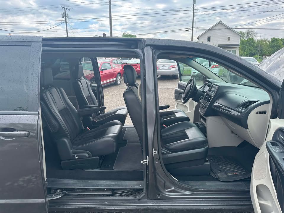 Photo 8 of this DODGE GRAND CARAVAN