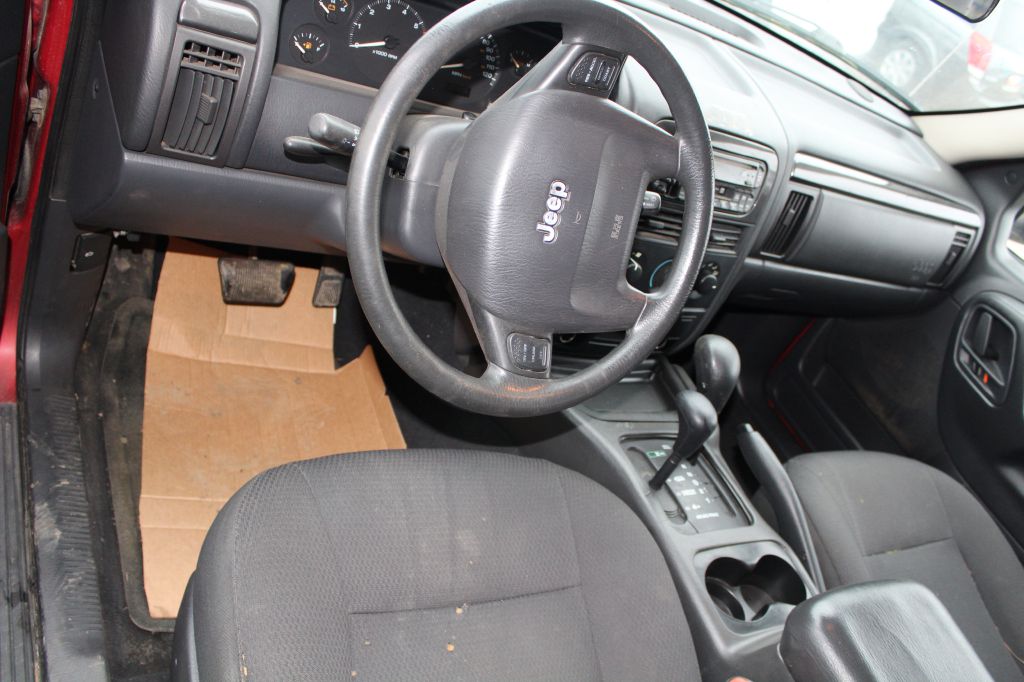 Photo 3 of this JEEP GRAND CHEROKEE