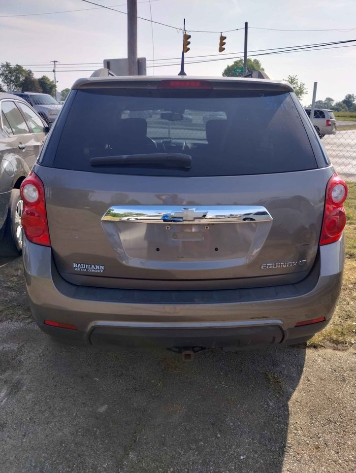 Photo 2 of this CHEVROLET EQUINOX
