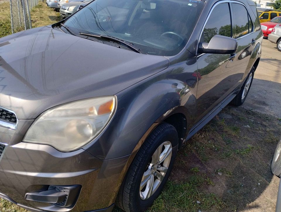 Photo 3 of this CHEVROLET EQUINOX