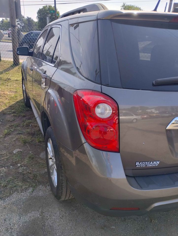Photo 4 of this CHEVROLET EQUINOX