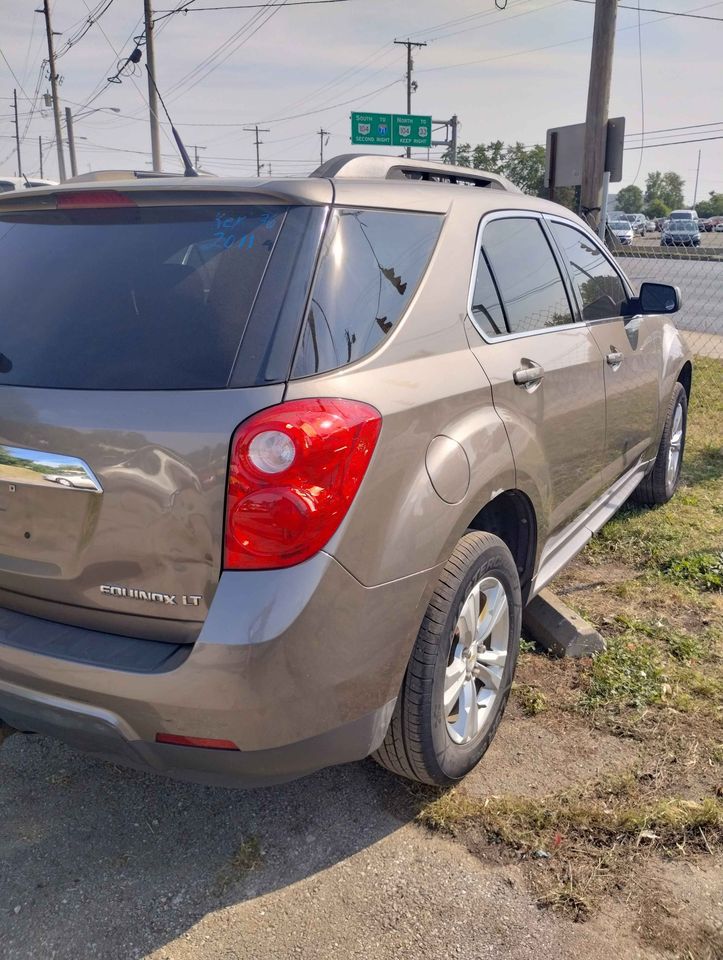 Photo 5 of this CHEVROLET EQUINOX