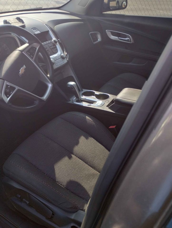 Photo 7 of this CHEVROLET EQUINOX
