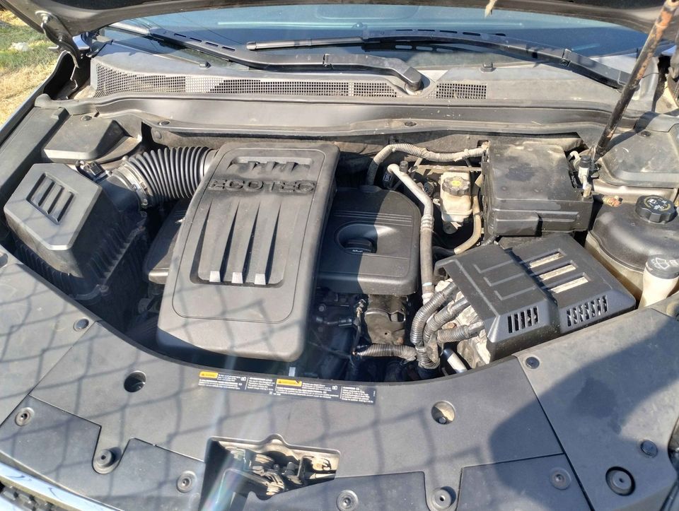 Photo 8 of this CHEVROLET EQUINOX