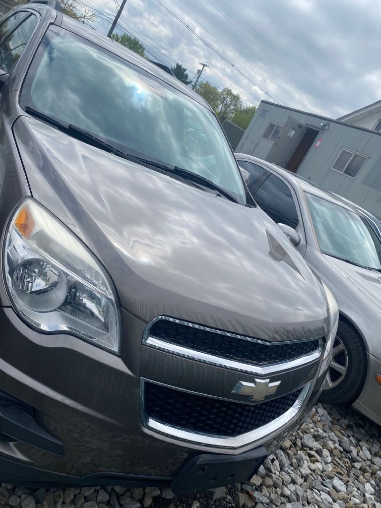 Photo 2 of this CHEVROLET EQUINOX