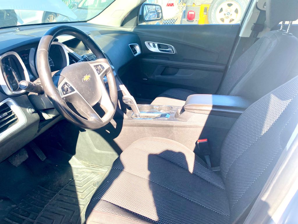 Photo 2 of this CHEVROLET EQUINOX