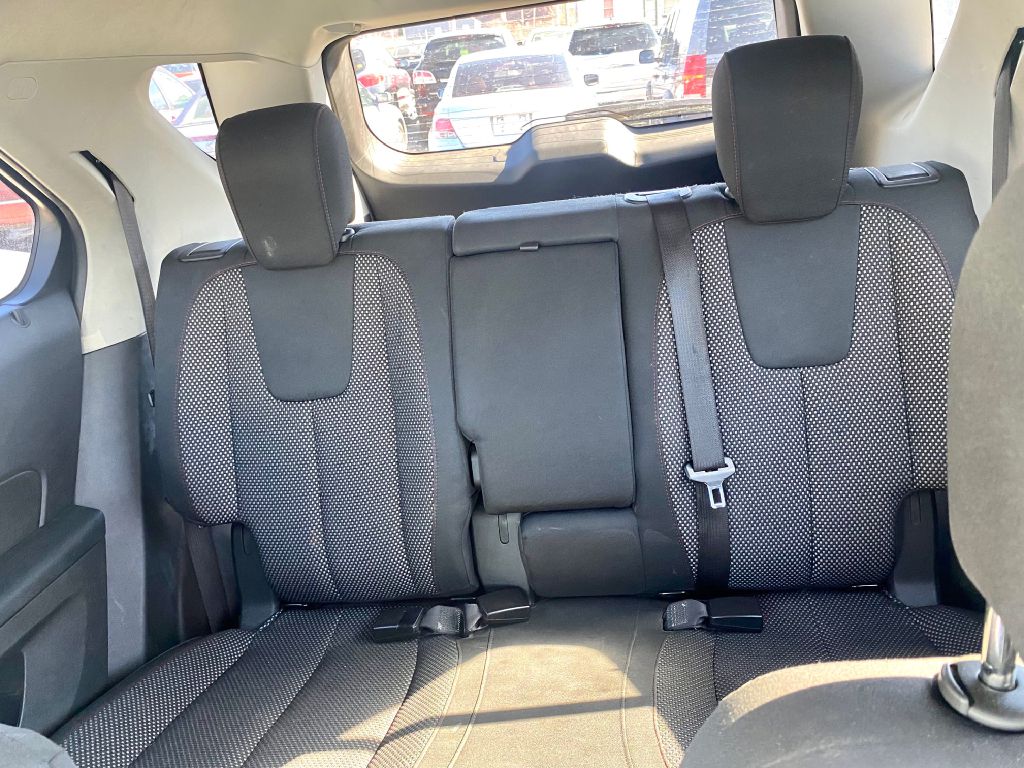Photo 3 of this CHEVROLET EQUINOX