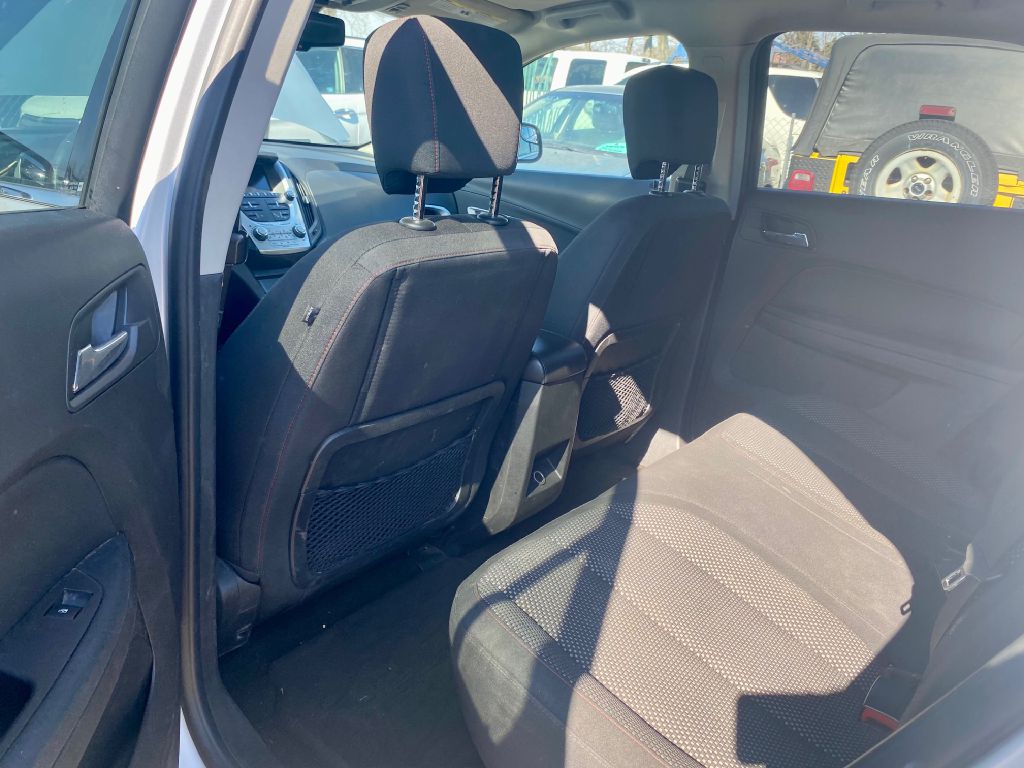 Photo 5 of this CHEVROLET EQUINOX