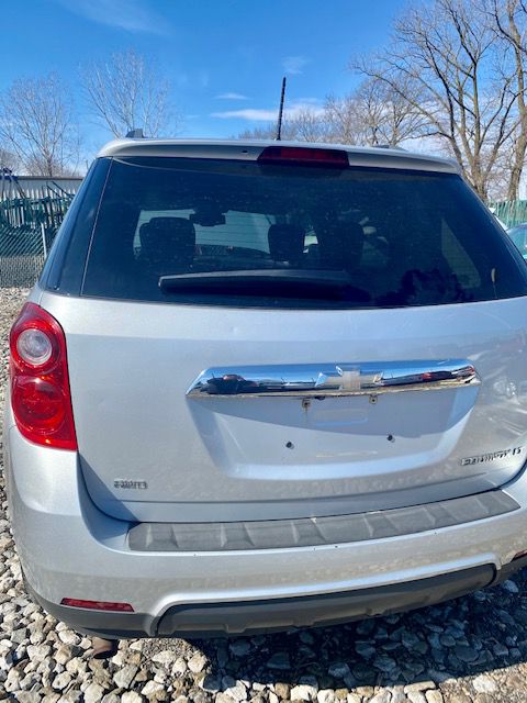 Photo 8 of this CHEVROLET EQUINOX
