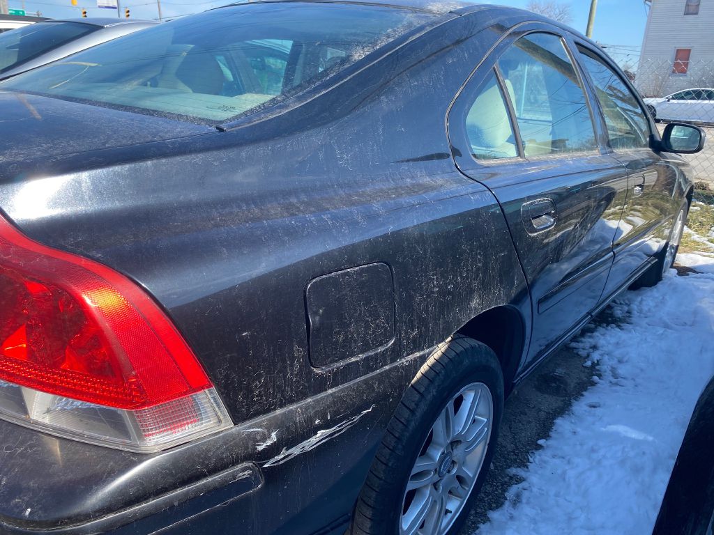 Photo 4 of this VOLVO S60
