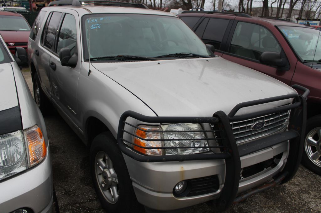 Photo 2 of this FORD EXPLORER