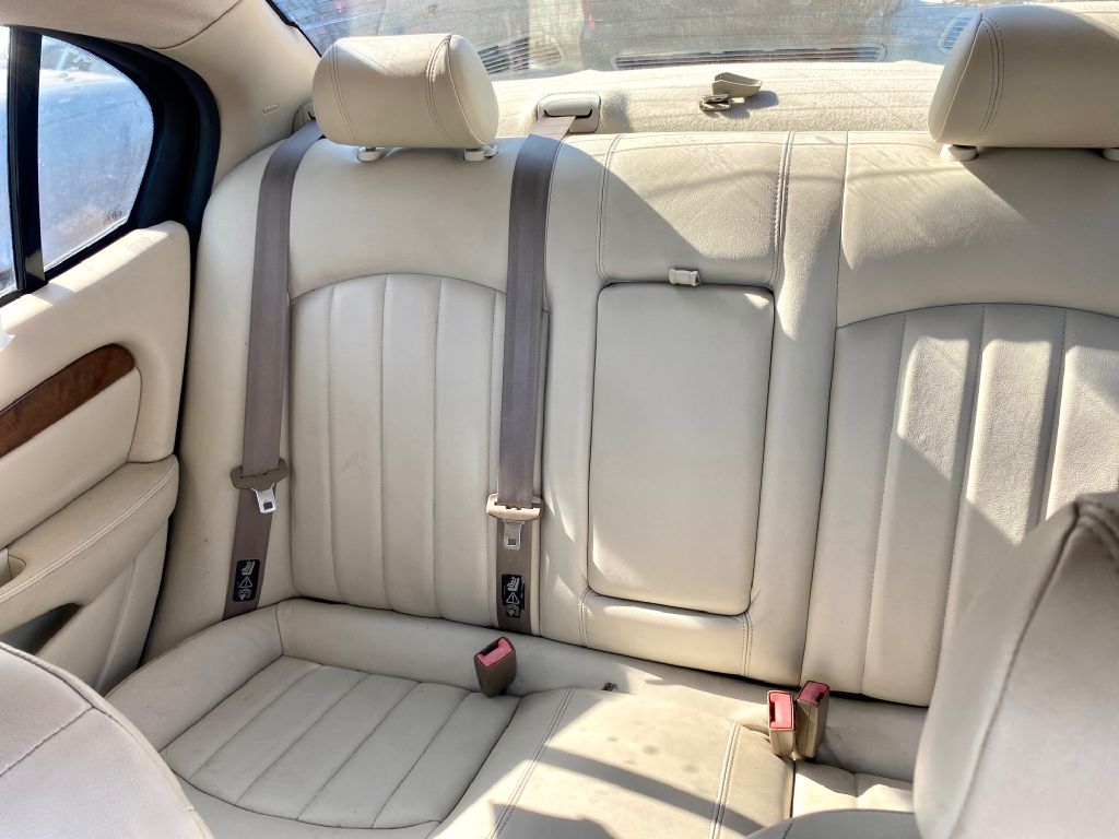 Photo 4 of this JAGUAR X-TYPE