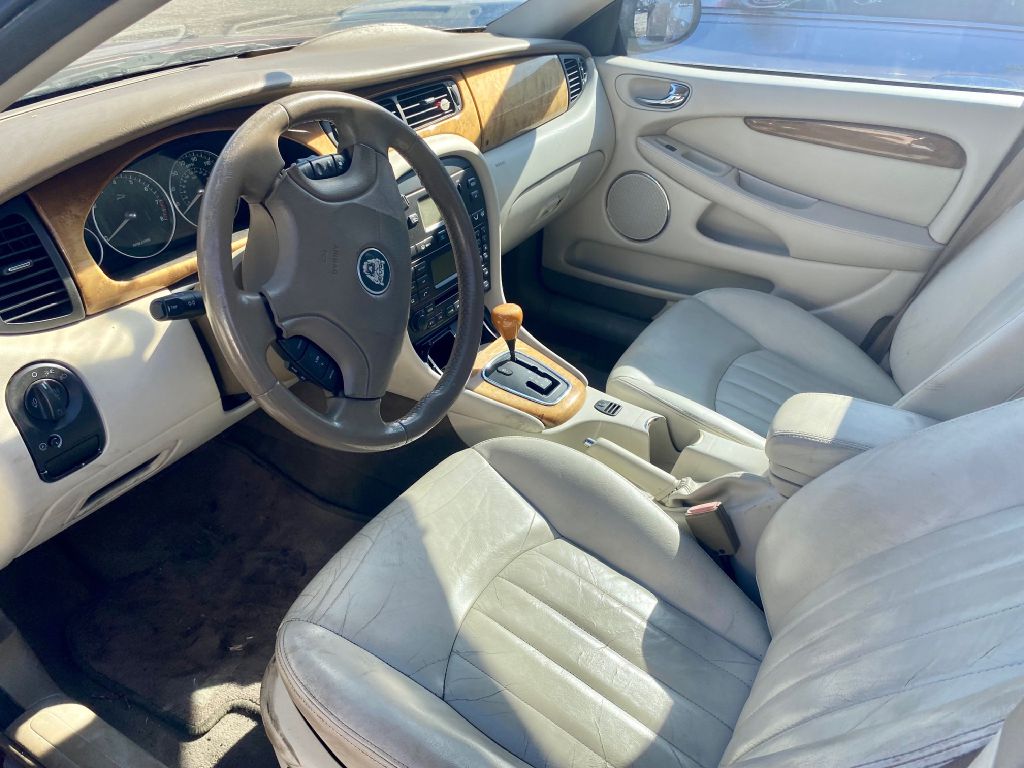 Photo 5 of this JAGUAR X-TYPE