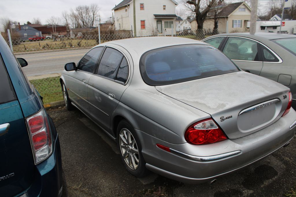 Photo 2 of this JAGUAR S-TYPE