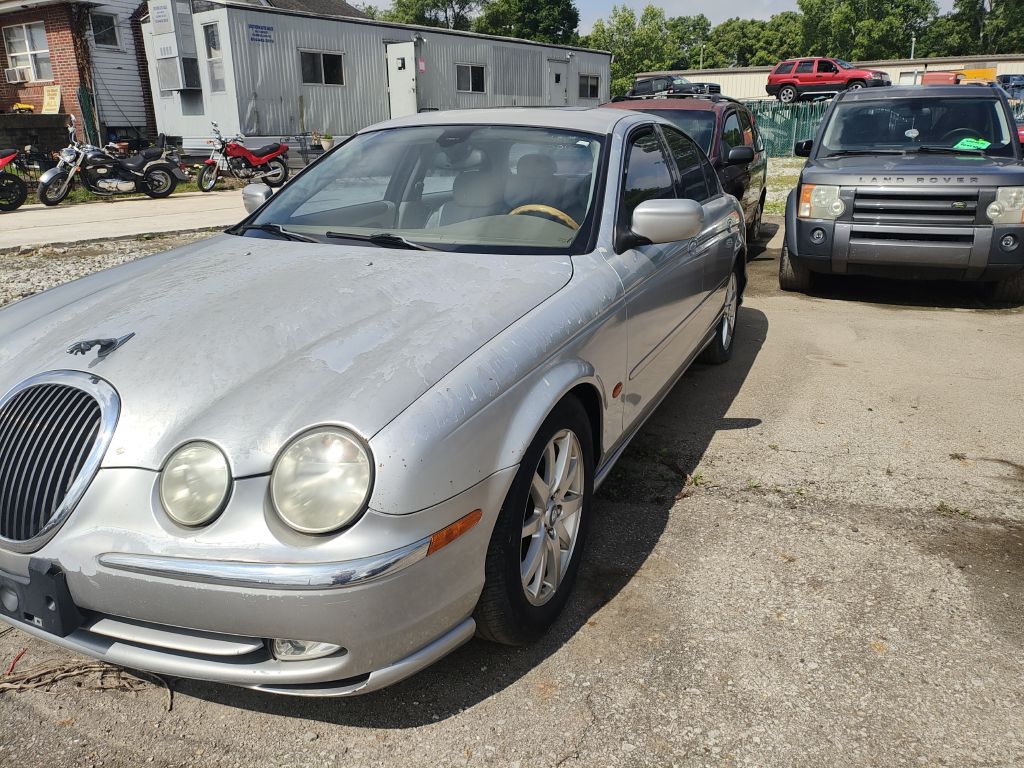 Photo 4 of this JAGUAR S-TYPE