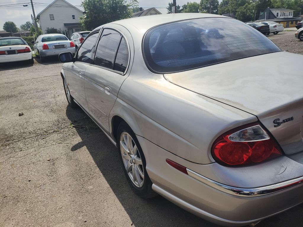 Photo 5 of this JAGUAR S-TYPE
