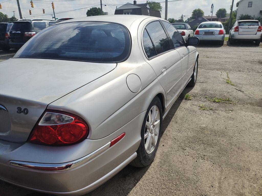 Photo 6 of this JAGUAR S-TYPE