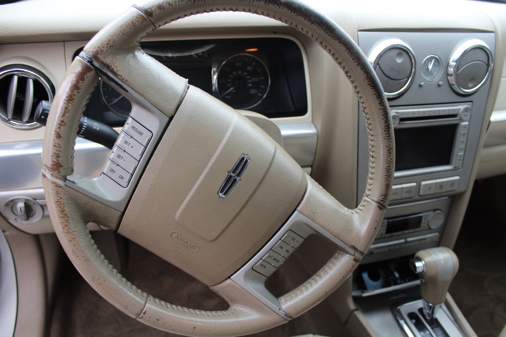 Photo 5 of this LINCOLN MKZ