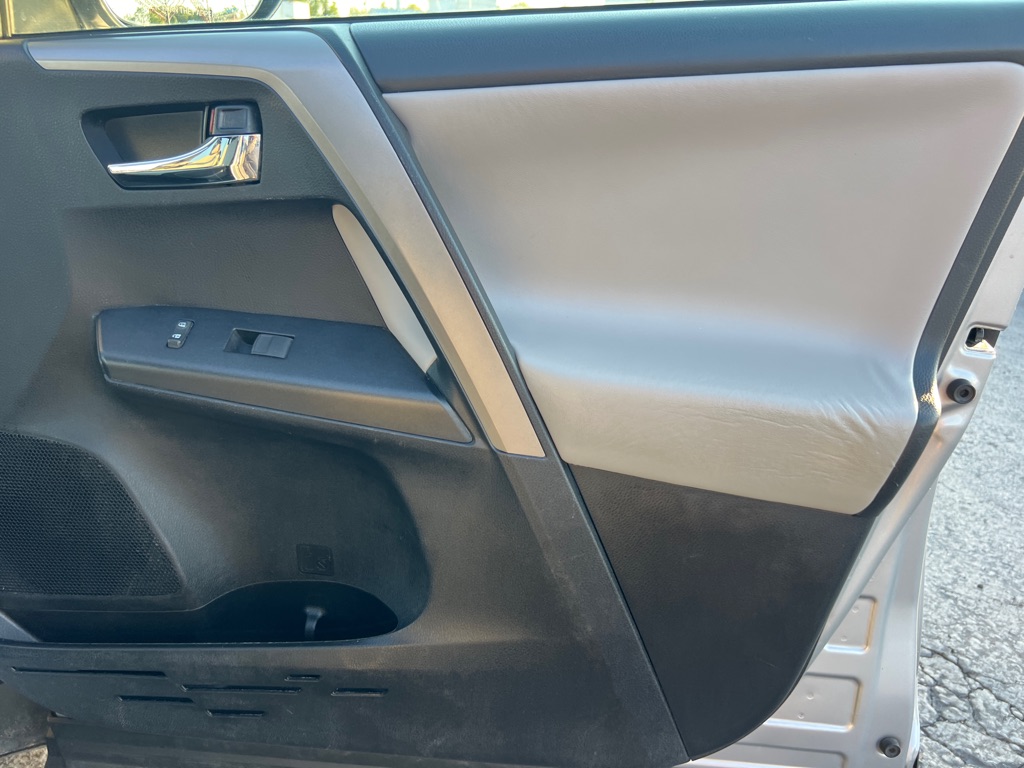 TOYOTA RAV4 2018 TOYOTA RAV4 2T3RFREV5JW700995