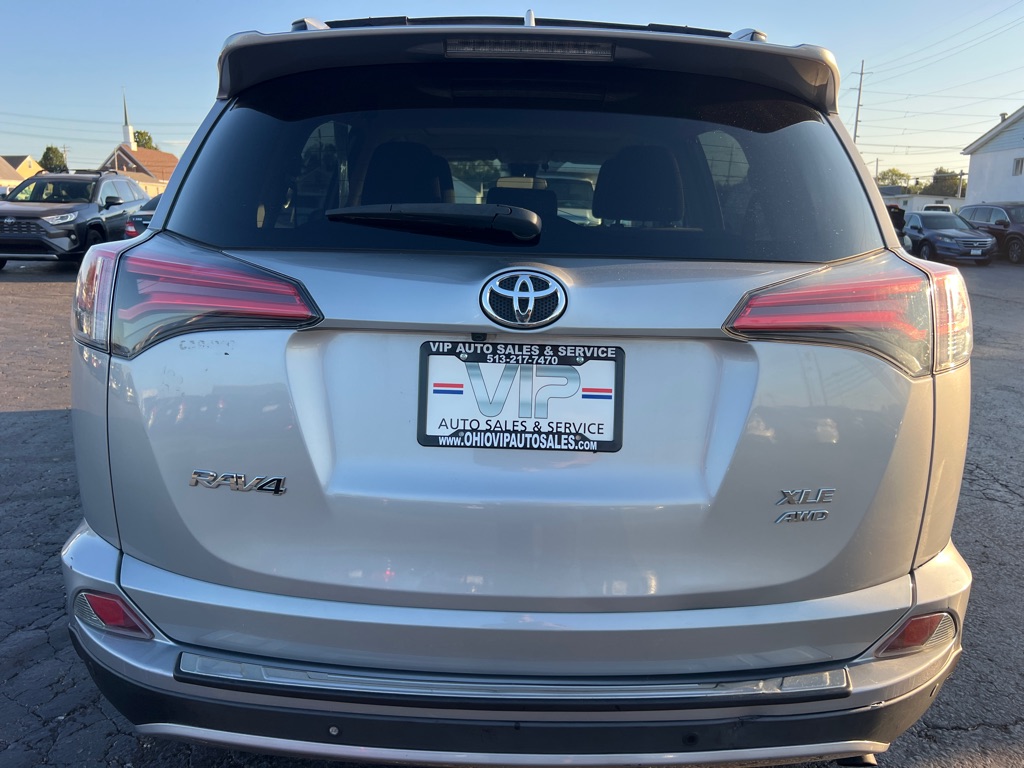 TOYOTA RAV4 2018 TOYOTA RAV4 2T3RFREV5JW700995