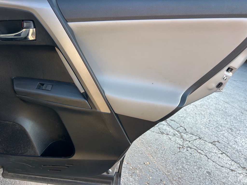 TOYOTA RAV4 2018 TOYOTA RAV4 2T3RFREV5JW700995