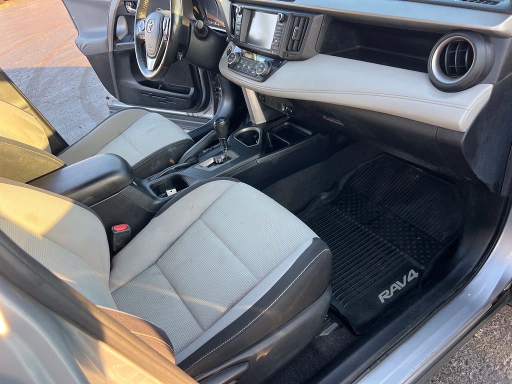 TOYOTA RAV4 2018 TOYOTA RAV4 2T3RFREV5JW700995