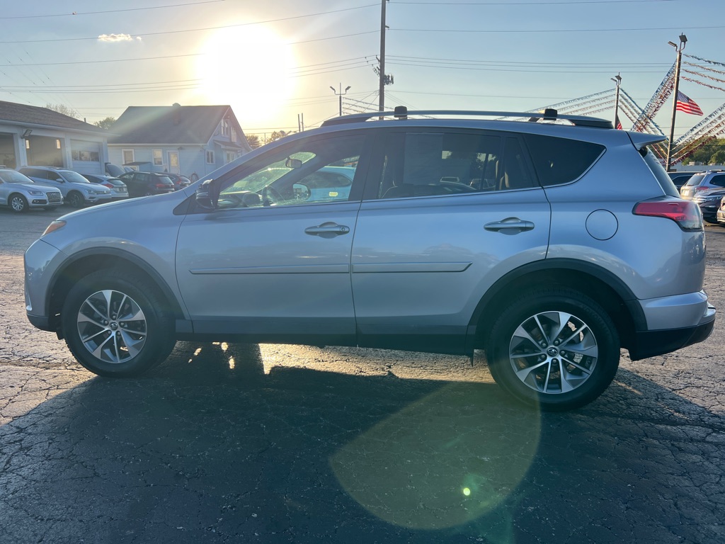 TOYOTA RAV4 2018 TOYOTA RAV4 2T3RFREV5JW700995