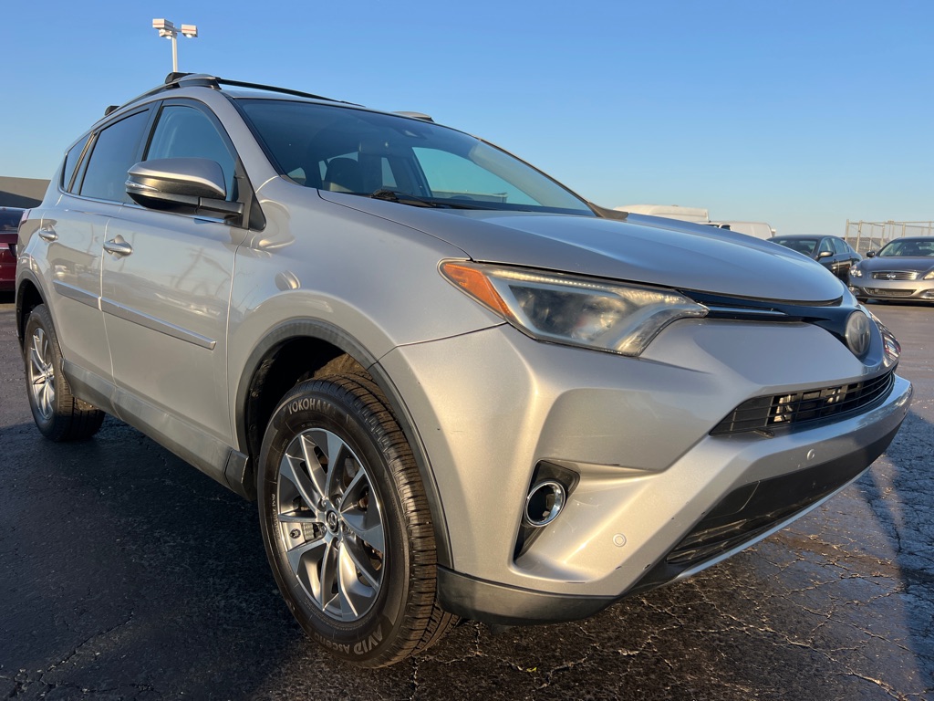 TOYOTA RAV4 2018 TOYOTA RAV4 2T3RFREV5JW700995