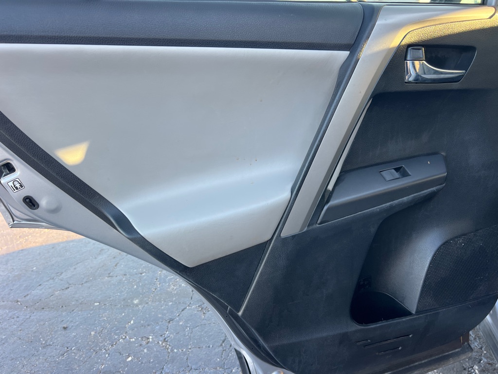 TOYOTA RAV4 2018 TOYOTA RAV4 2T3RFREV5JW700995
