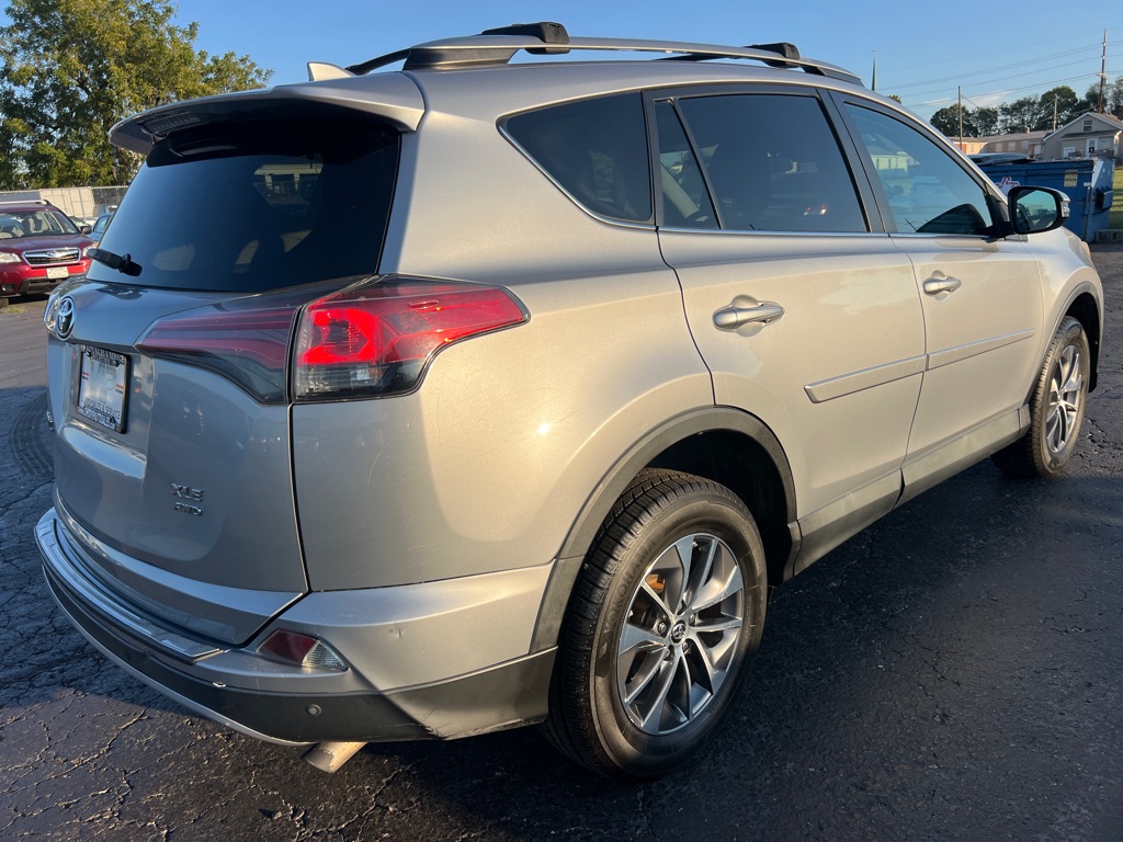 TOYOTA RAV4 2018 TOYOTA RAV4 2T3RFREV5JW700995