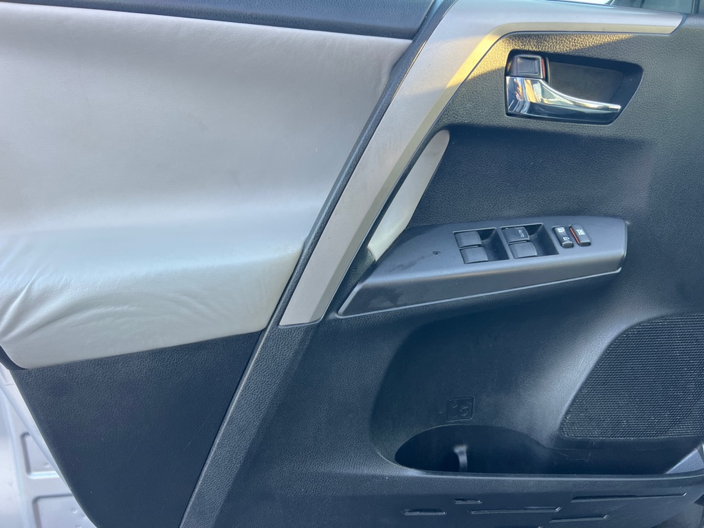 TOYOTA RAV4 2018 TOYOTA RAV4 2T3RFREV5JW700995