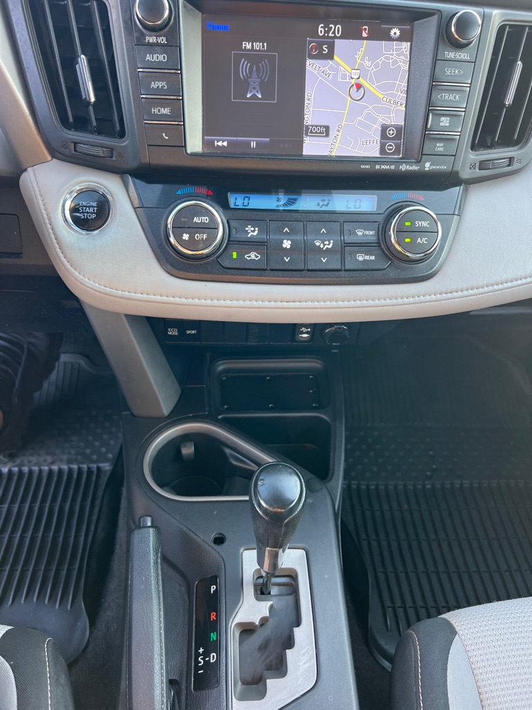 TOYOTA RAV4 2018 TOYOTA RAV4 2T3RFREV5JW700995