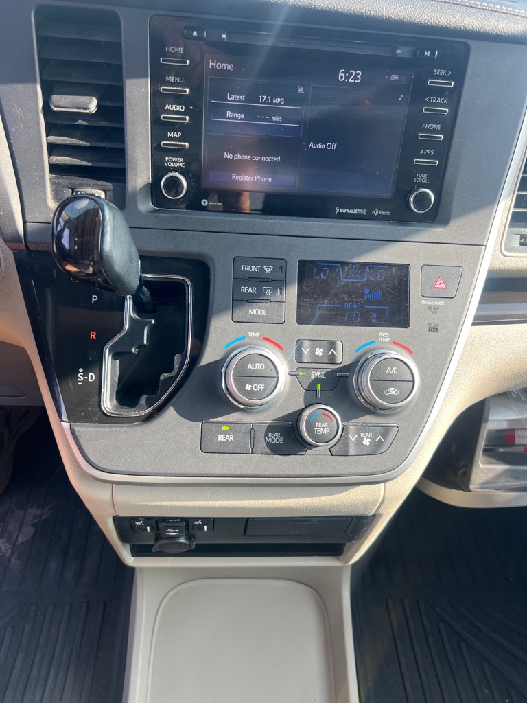 Photo 29 of this TOYOTA SIENNA