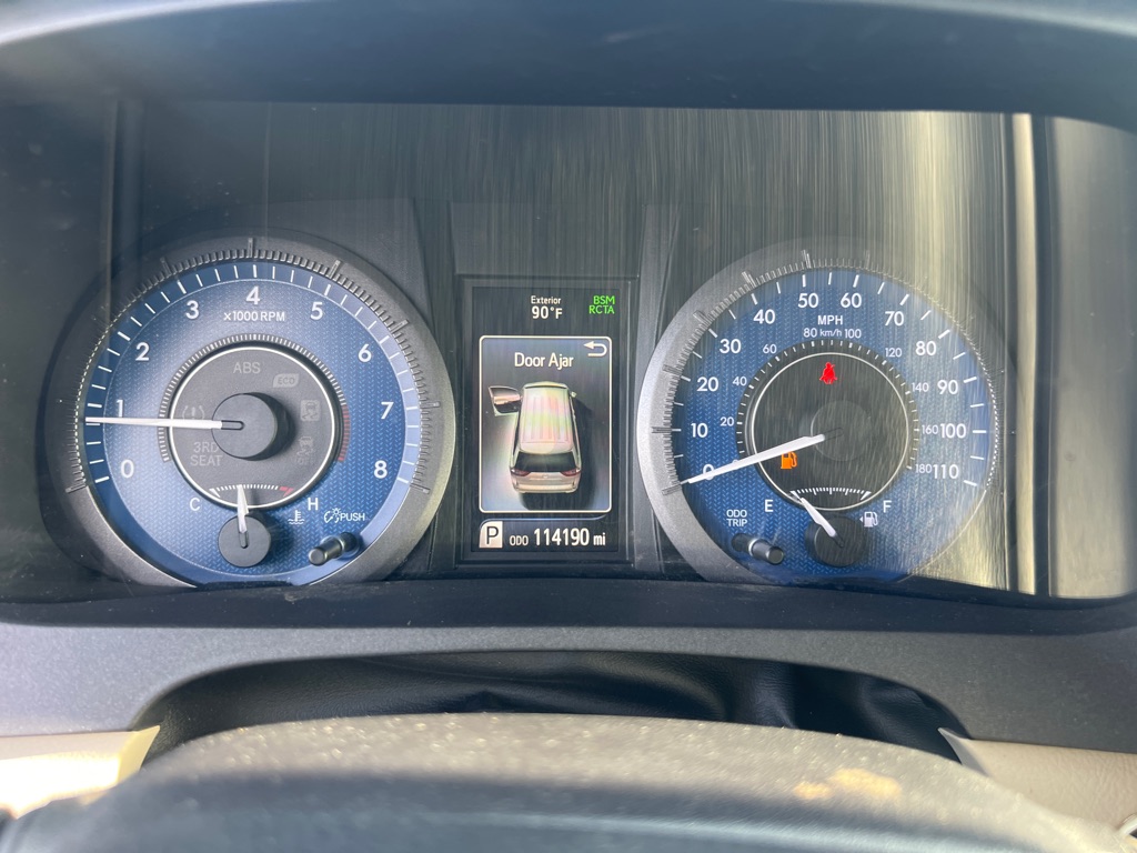 Photo 26 of this TOYOTA SIENNA