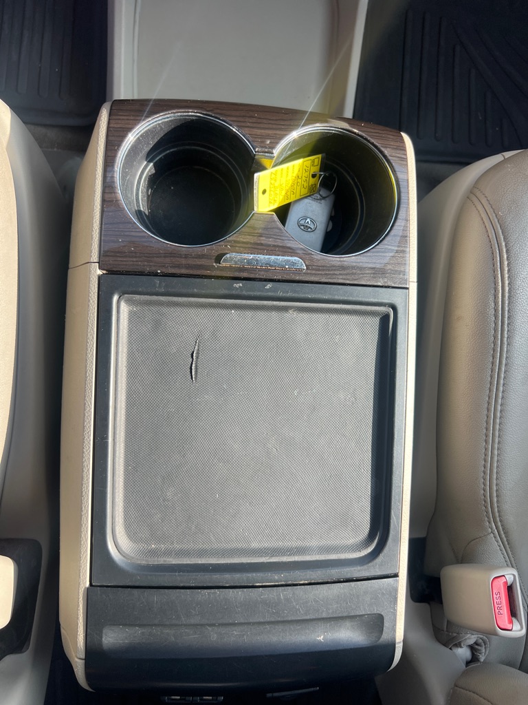 Photo 31 of this TOYOTA SIENNA