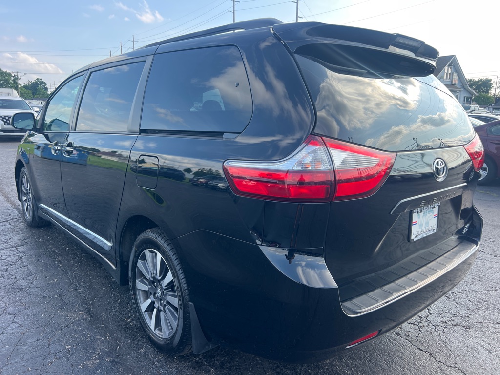 Photo 5 of this TOYOTA SIENNA
