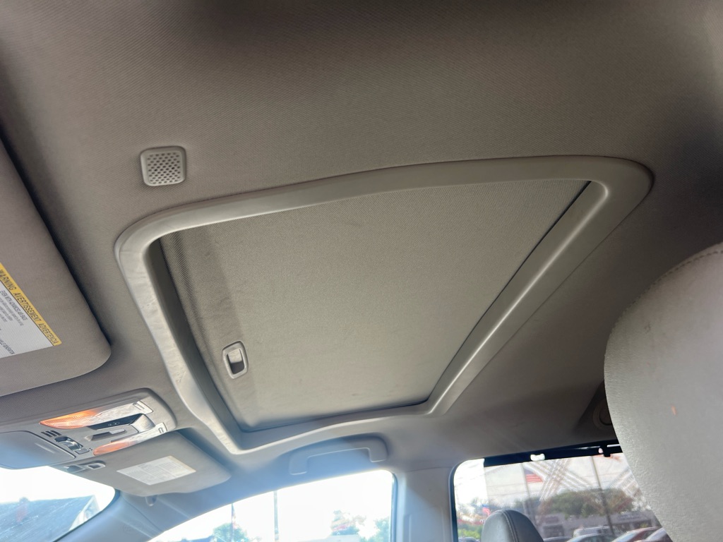 Photo 34 of this TOYOTA SIENNA