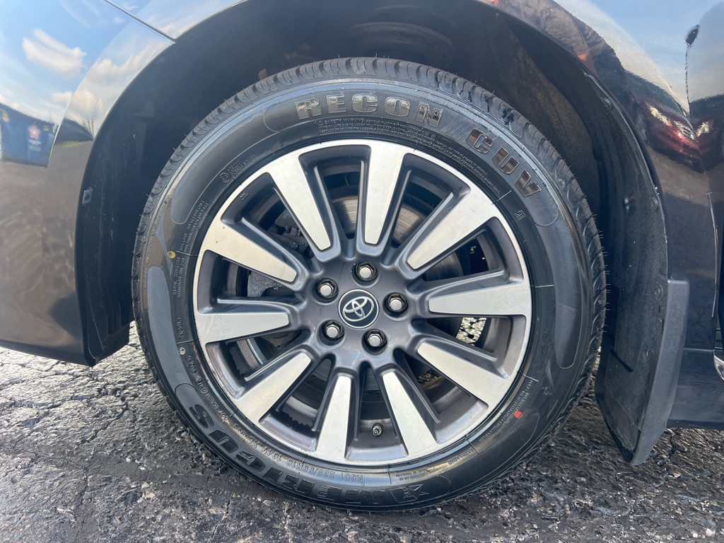 Photo 35 of this TOYOTA SIENNA
