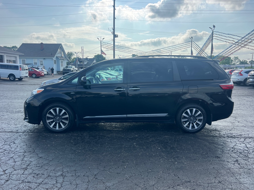 Photo 4 of this TOYOTA SIENNA
