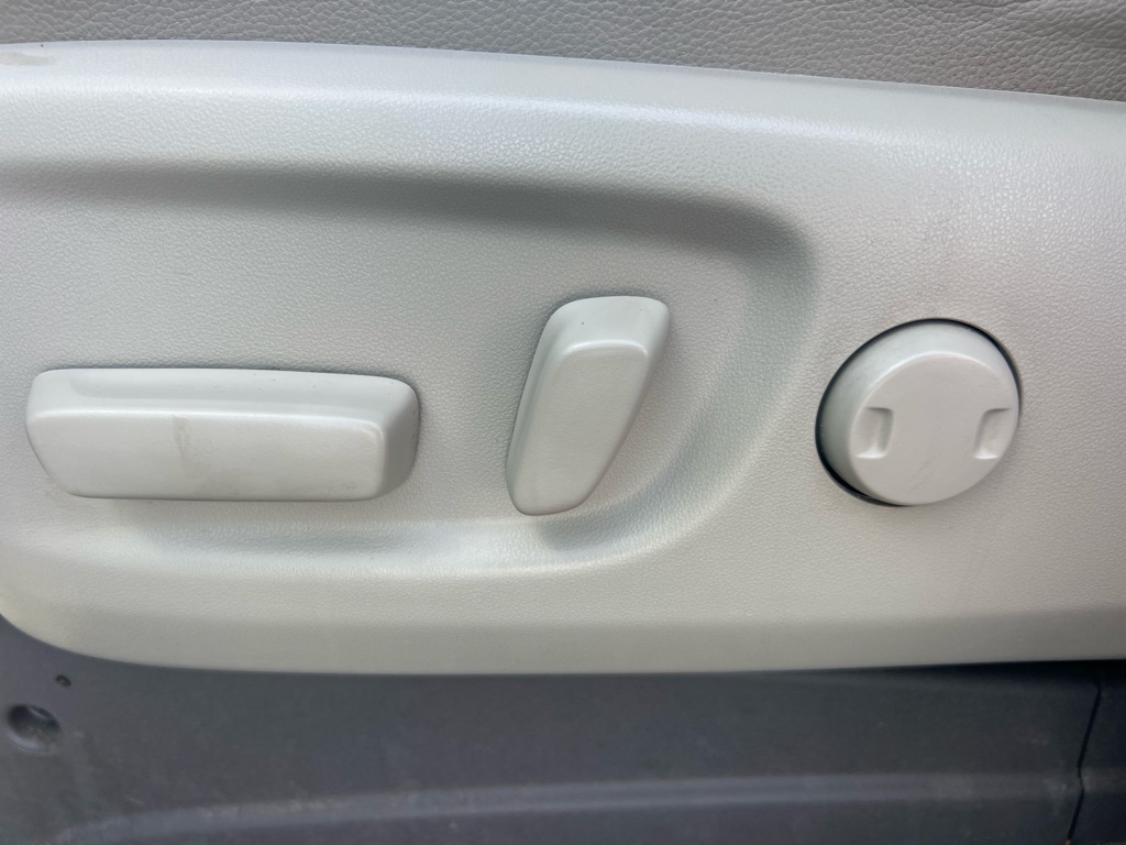 Photo 22 of this TOYOTA SIENNA