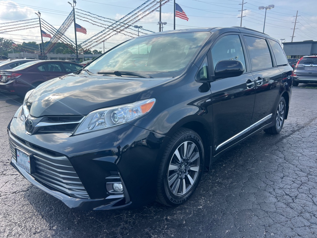 Photo 3 of this TOYOTA SIENNA