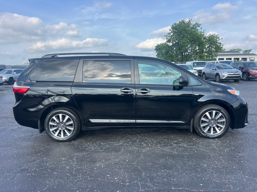 Photo 8 of this TOYOTA SIENNA