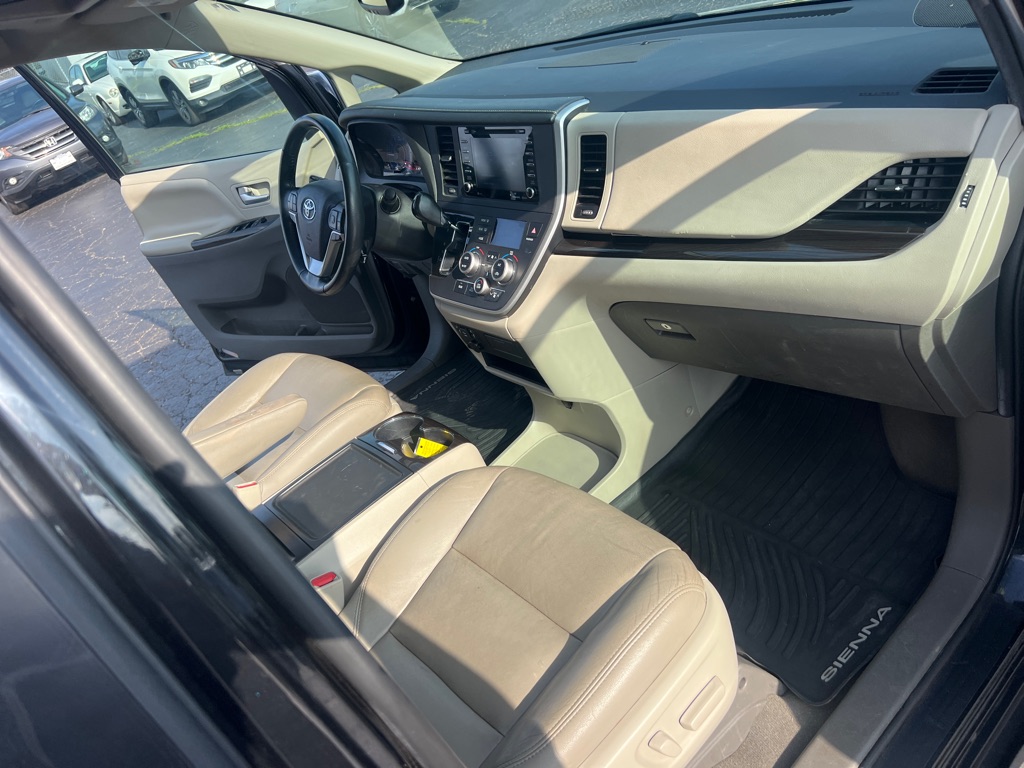 Photo 18 of this TOYOTA SIENNA