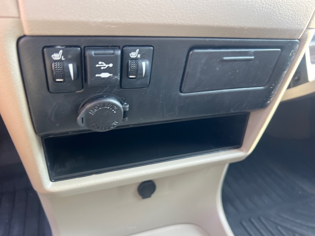 Photo 30 of this TOYOTA SIENNA