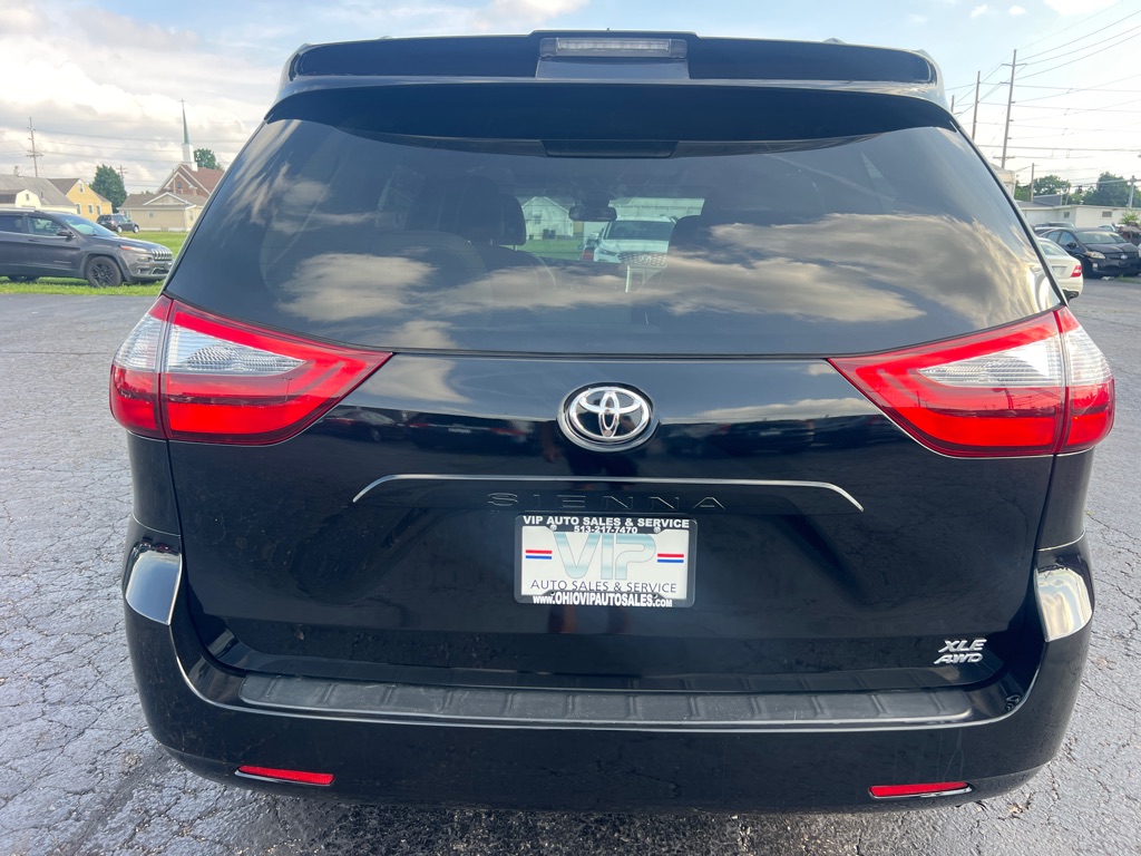 Photo 6 of this TOYOTA SIENNA