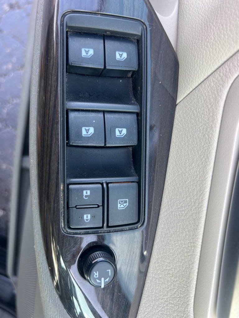 Photo 23 of this TOYOTA SIENNA