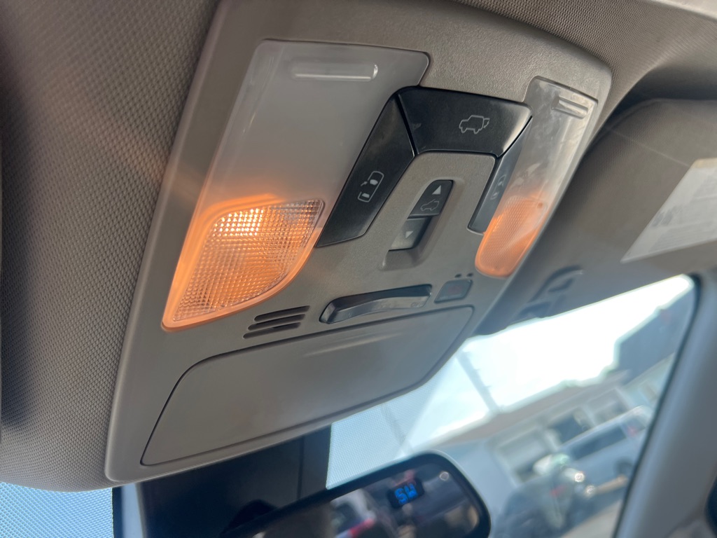 Photo 33 of this TOYOTA SIENNA