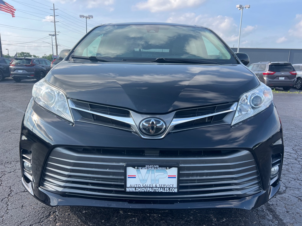 Photo 2 of this TOYOTA SIENNA