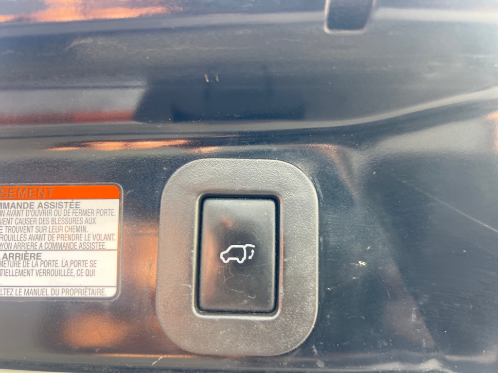 Photo 21 of this TOYOTA SIENNA