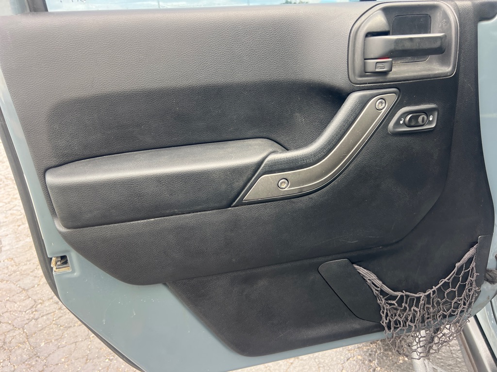 Photo 10 of this JEEP WRANGLER UNLIMI